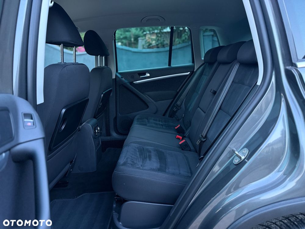 Volkswagen Tiguan 2.0 TDI DPF BlueMotion Technology Lounge Sport & Style - 24