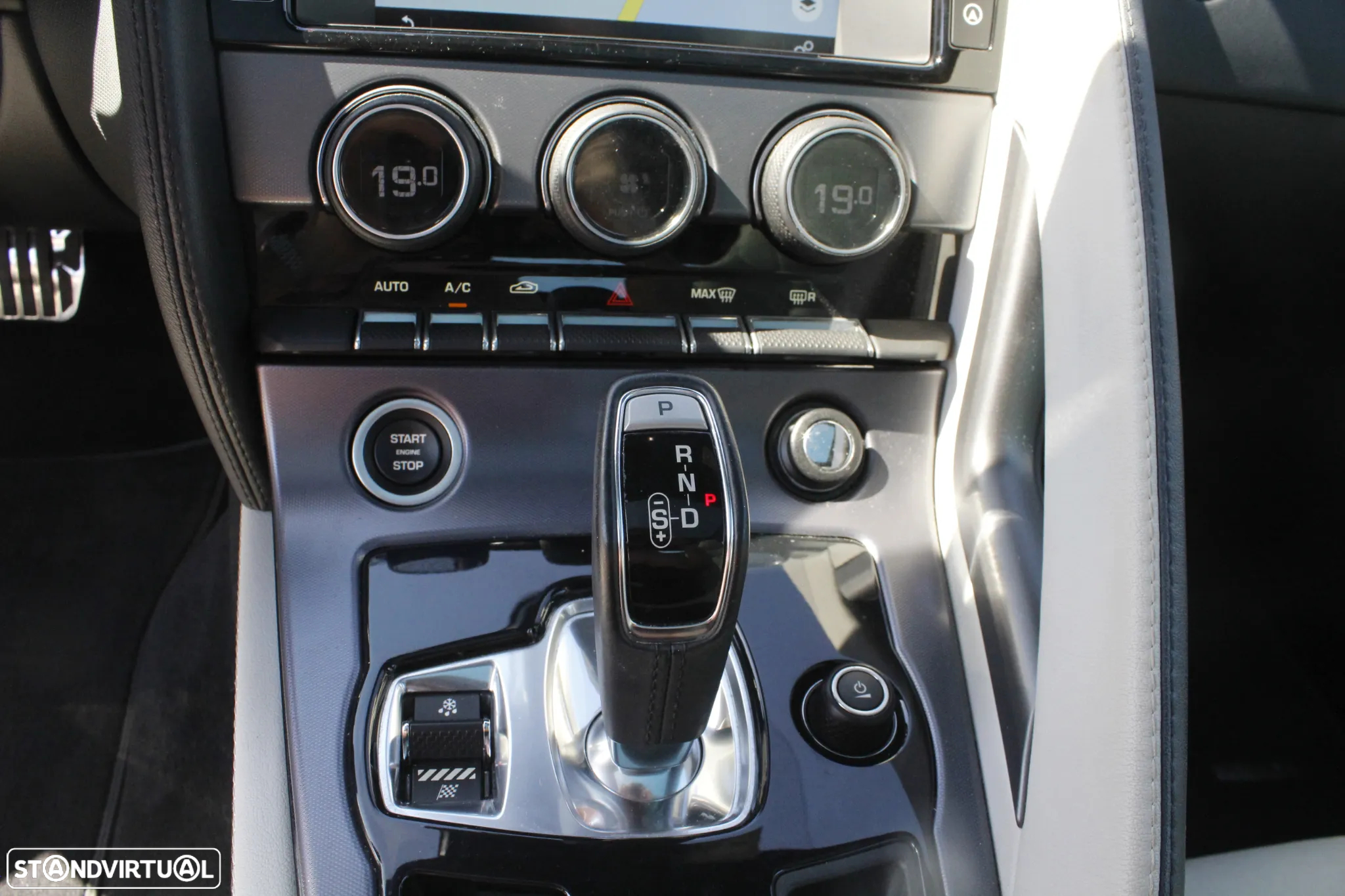 Jaguar F-Type 2.0 i4 R-Dynamic - 34