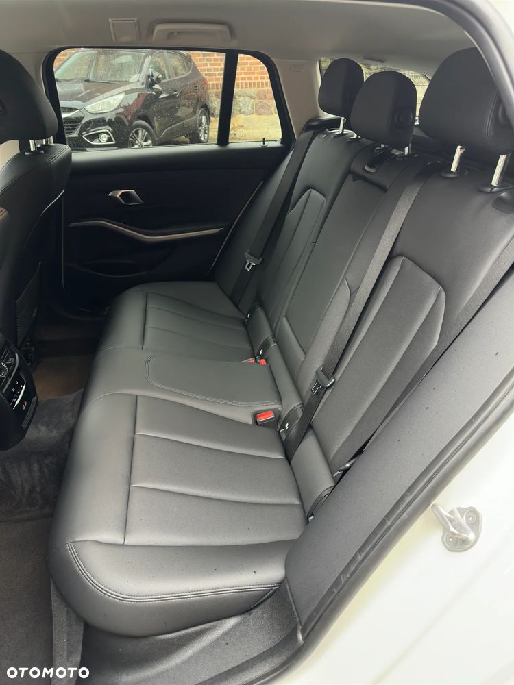 BMW Seria 3 318i Advantage - 13