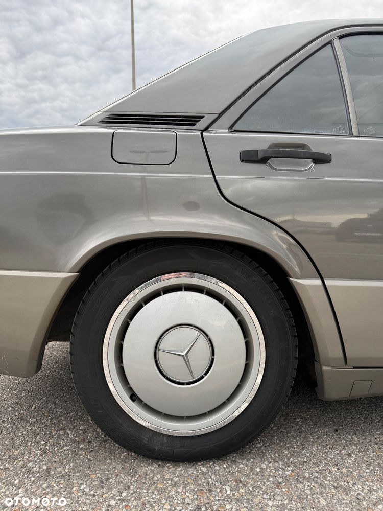 Mercedes-Benz W201 (190) - 10