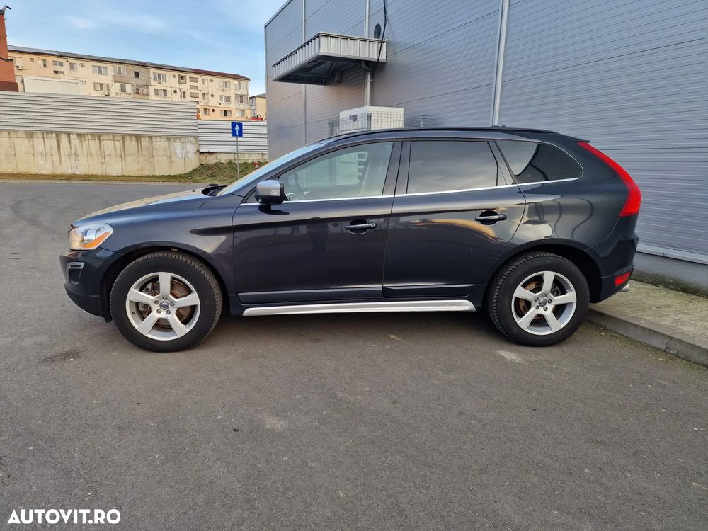 Volvo XC 60 2.4D AWD RDesign - 37
