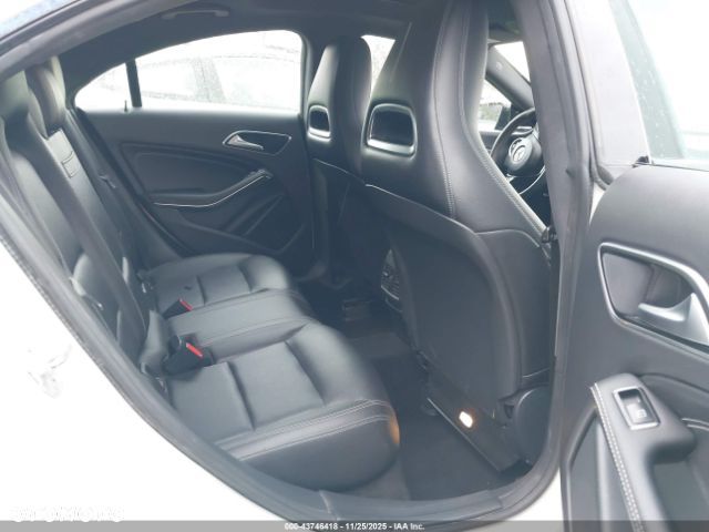 Mercedes-Benz CLA 250 4-Matic AMG Line - 7