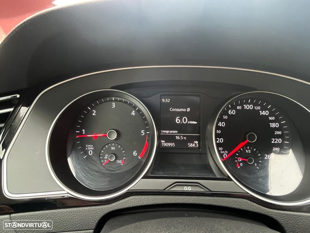 VW Passat Variant 2.0 TDi Confortline - 12