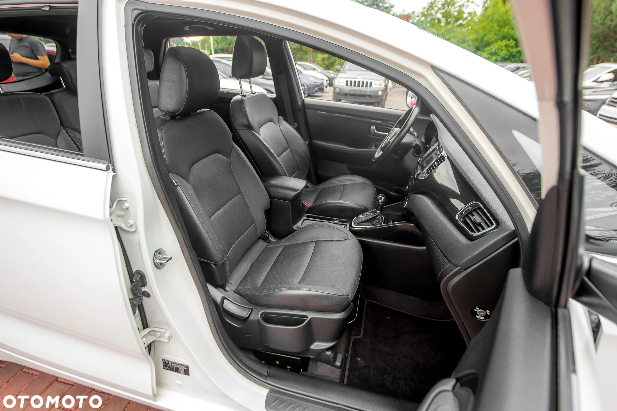 Kia Carens 1.7 CRDi Business Line 7os 7DCT - 20