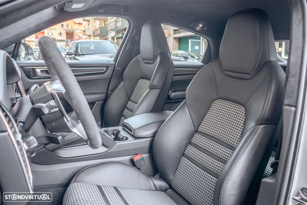 Porsche Cayenne Coupé E-Hybrid - 11