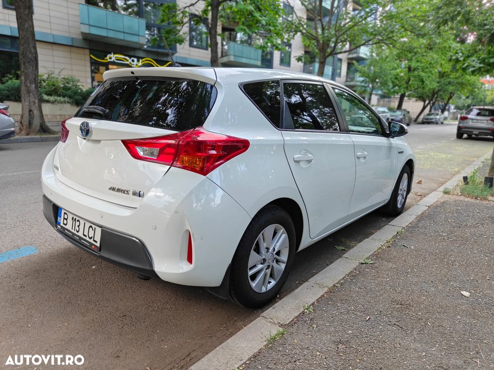 Toyota Auris 1.8 L VVT-i Luna - 4