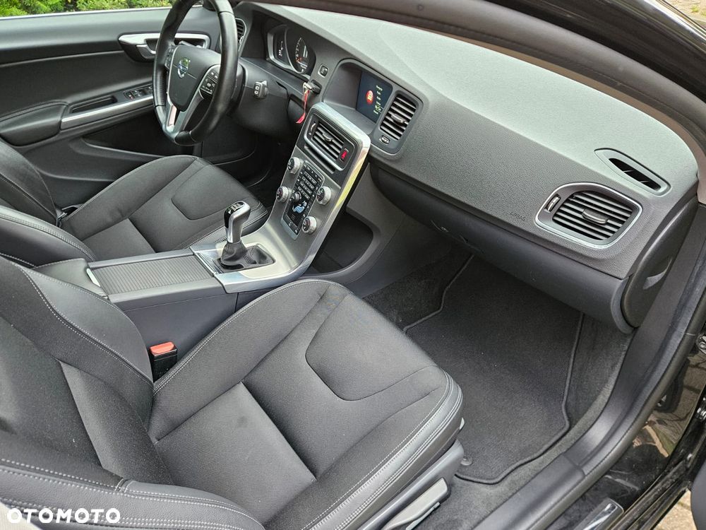 Volvo V60 T3 Momentum - 34