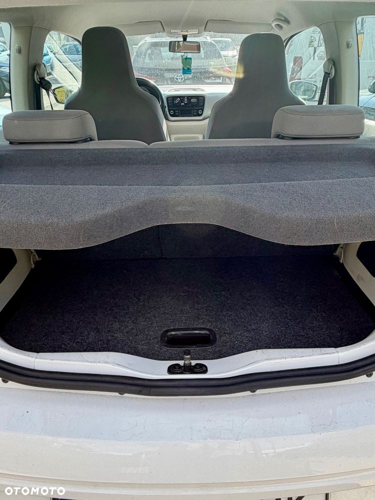 Volkswagen Up 2012 photo 4
