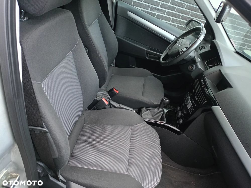Opel Astra 1.6 150 Jahre - 7