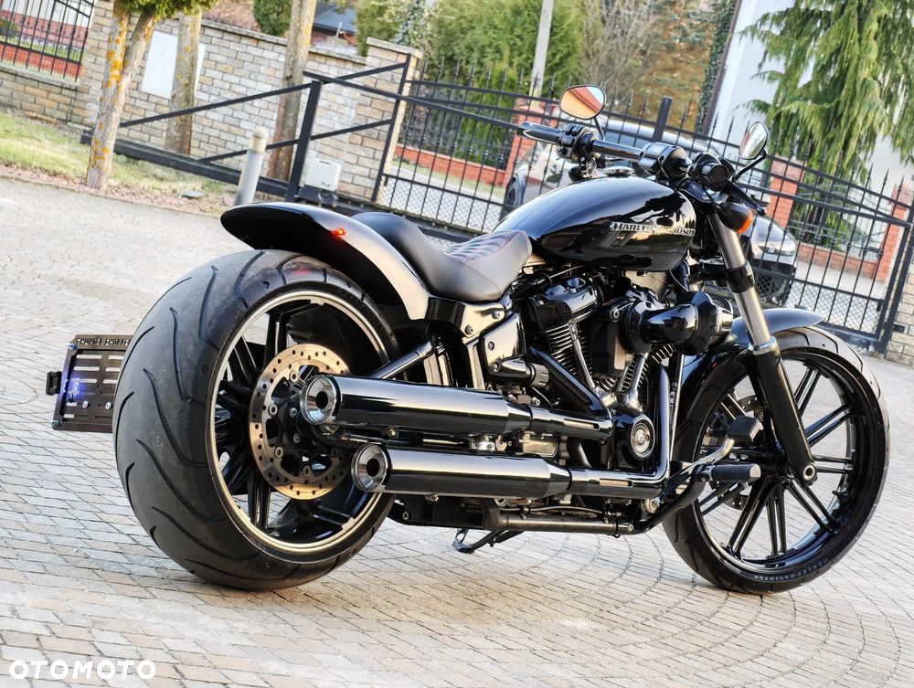 Harley-Davidson Softail Breakout - 13