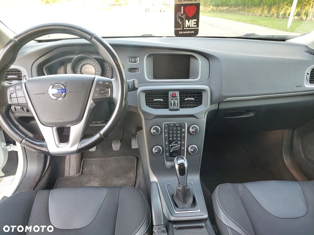 Volvo V40 T2 Momentum - 8