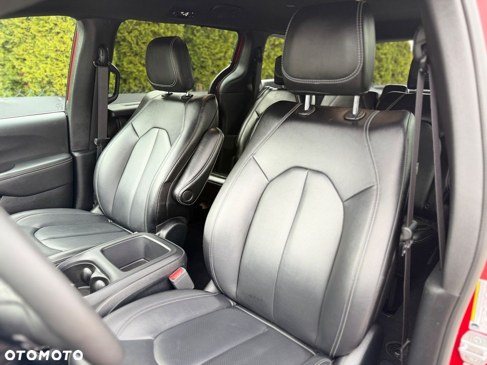 Chrysler Pacifica - 23