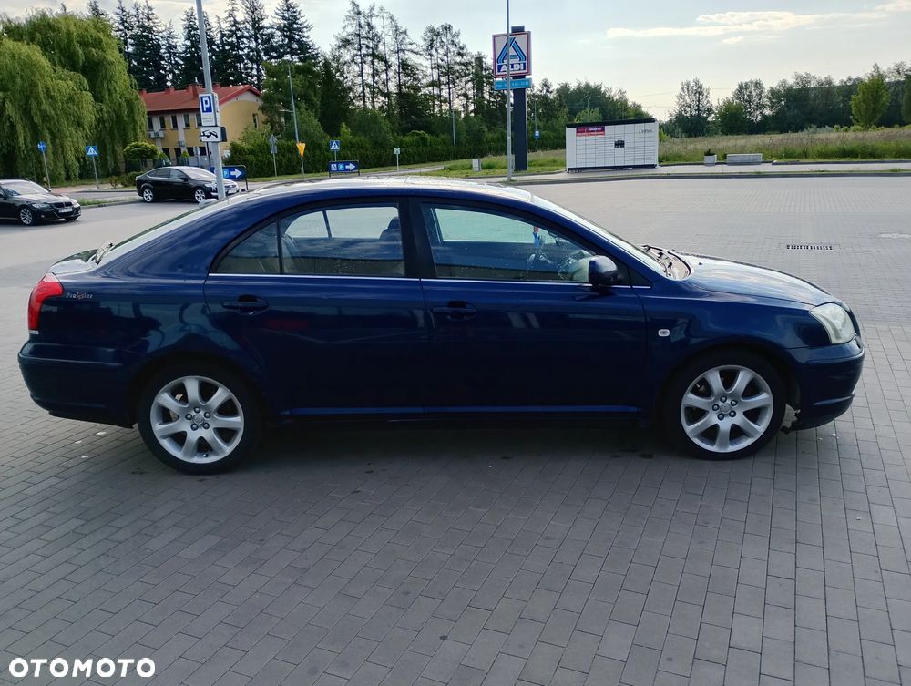 Toyota Avensis 2.0 VVT-i Executive - 4