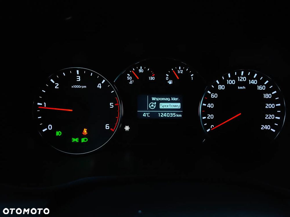 Kia Carens 1.7 CRDi 141 UEFA EURO 2016 - 27