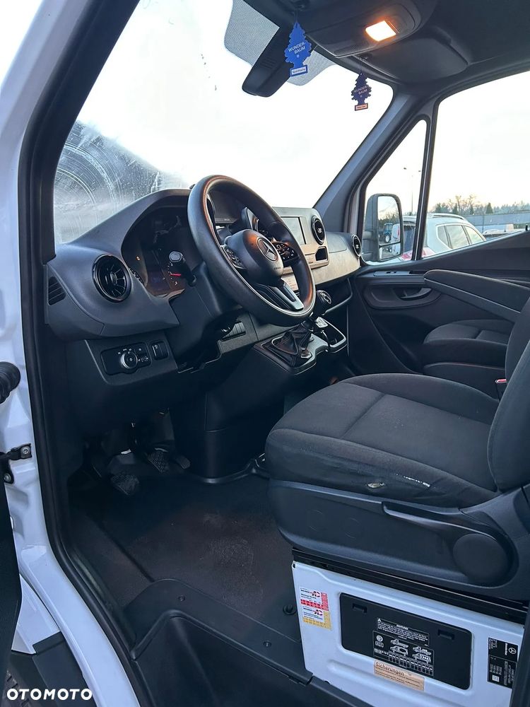 Mercedes-Benz Sprinter - 11