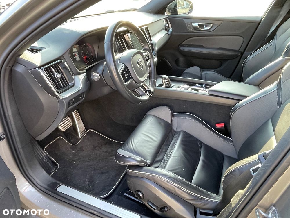 Volvo V60 B4 B R-Design - 16
