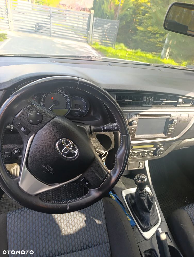 Toyota Auris 1.33 VVT-i Business Edition - 10
