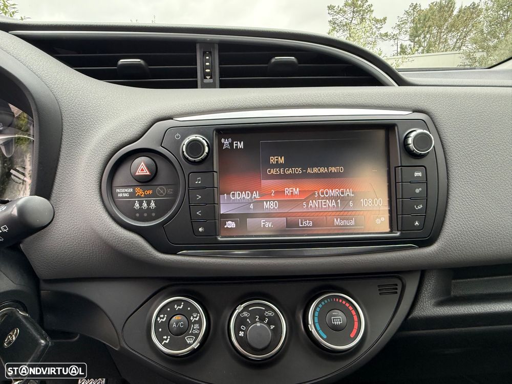 Toyota Yaris 1.0 VVT-i Comfort c/ Design-Pack - 19