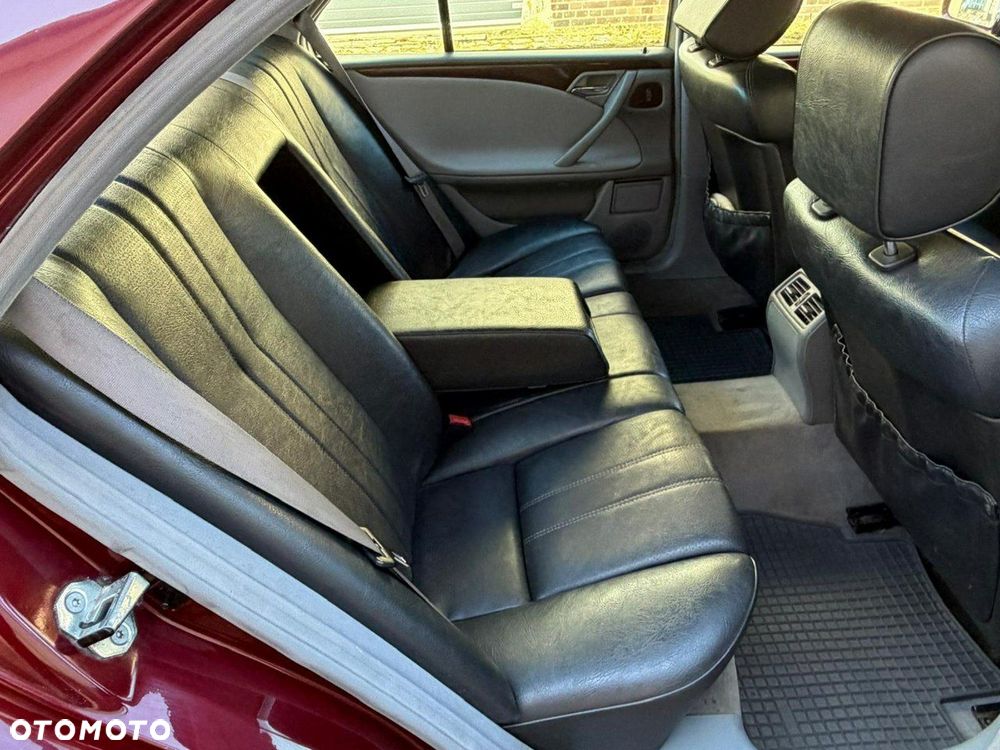 Mercedes-Benz Klasa E - 27