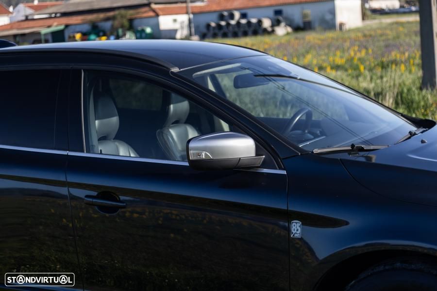 Volvo XC 60 2.0 D3 Drive R-Design 85 Anos Start/Stop - 11