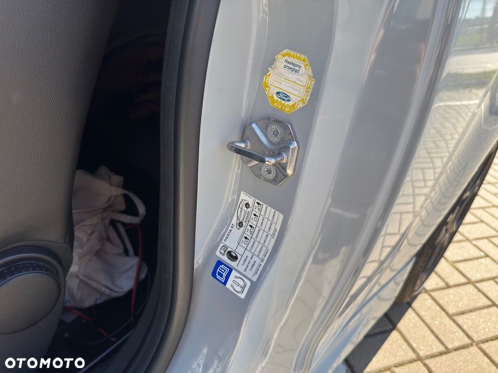 Ford Fiesta ST200 - 24