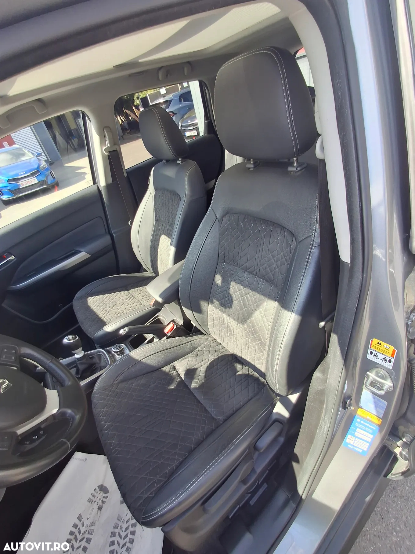 Suzuki Vitara 1.4 Boosterjet AllGrip MHEV Luxus - 10