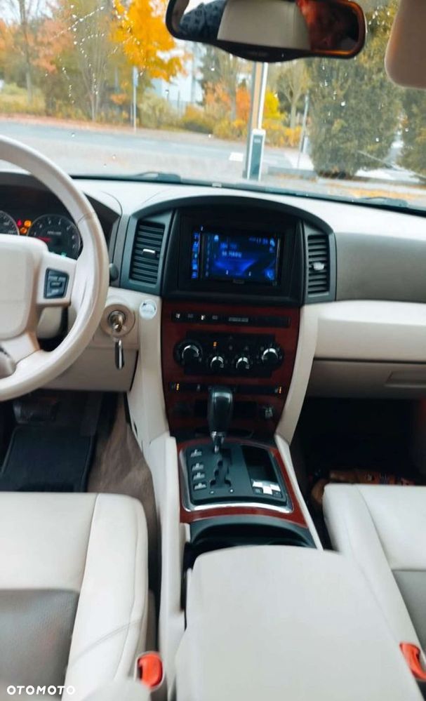 Jeep Grand Cherokee - 10