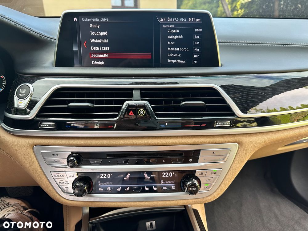 BMW Seria 7 750Li xDrive - 25