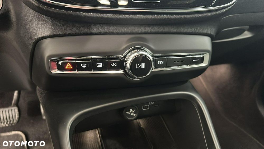 Volvo XC 40 B3 Plus Bright - 22