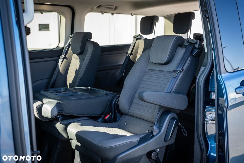 Ford Tourneo Custom - 13