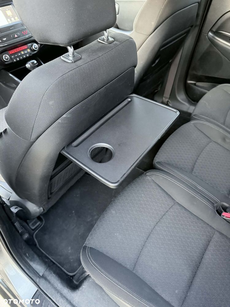 Kia Carens - 26