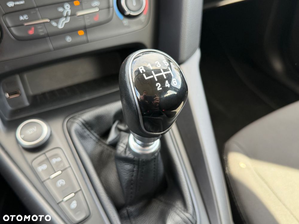 Ford Focus 1.0 EcoBoost Titanium Business - 32