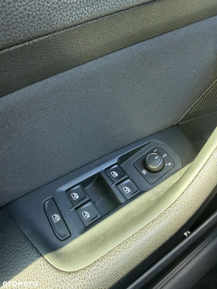 Volkswagen Passat 2.0 TDI SCR DSG - 28