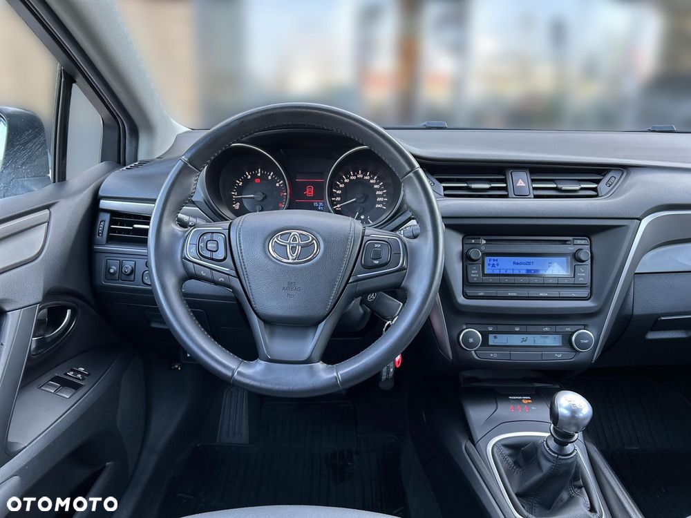 Toyota Avensis 1.8 Active - 10