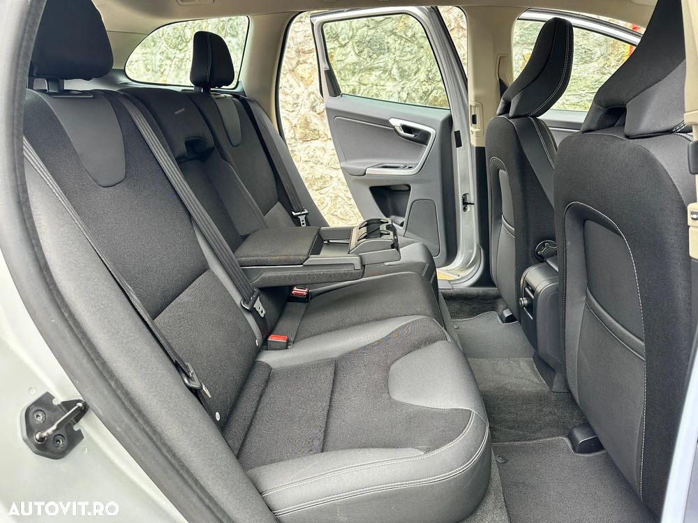 Volvo XC 60 D3 Aut. Momentum - 23