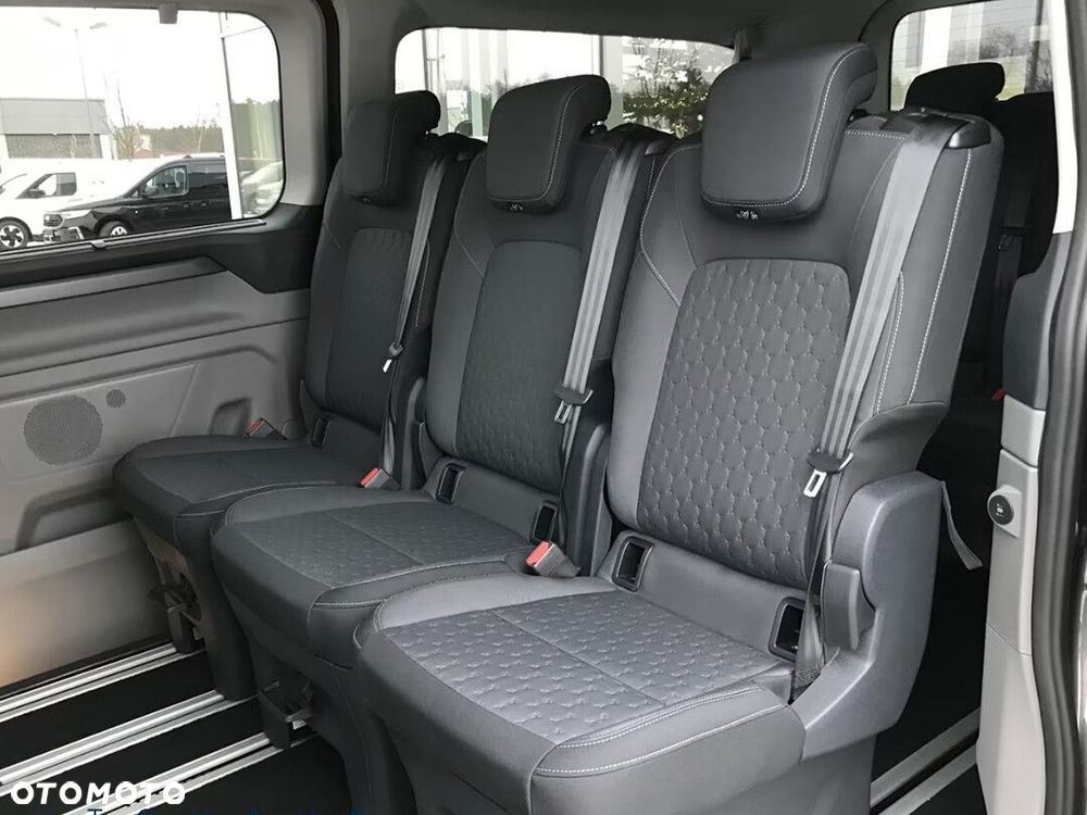 Ford Tourneo Custom - 12