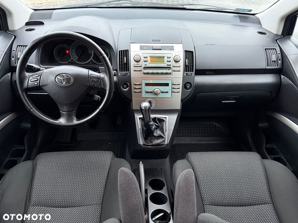 Toyota Corolla Verso - 6