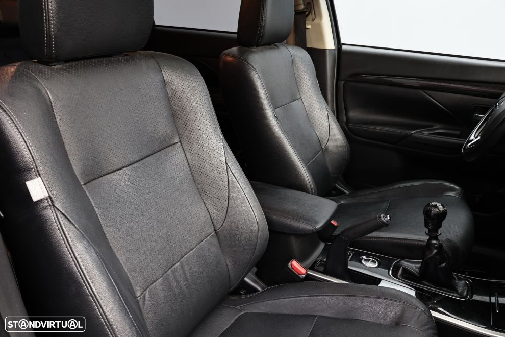 Mitsubishi Outlander 2.2 DI-D Intense+ - 21