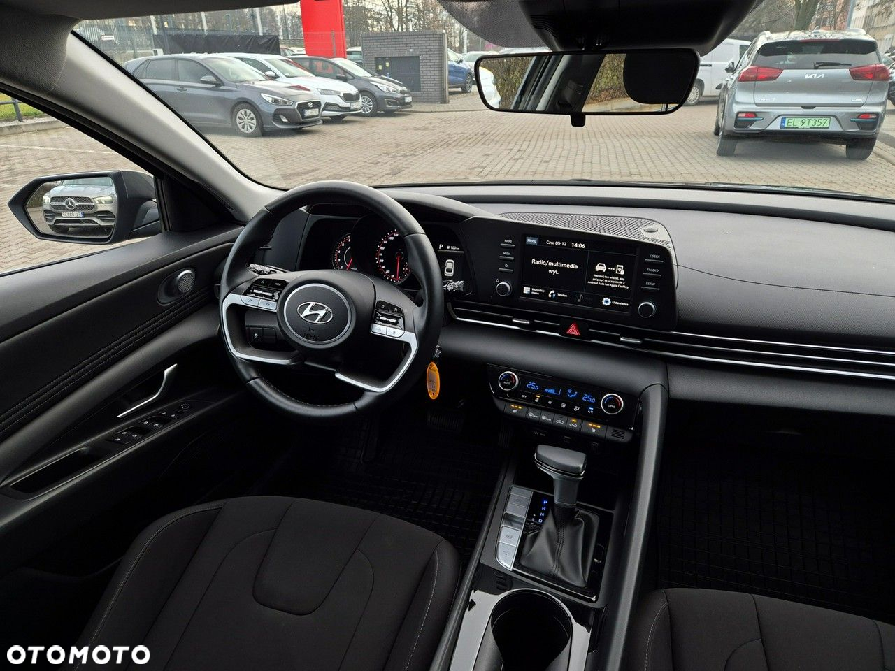 Hyundai Elantra - 17