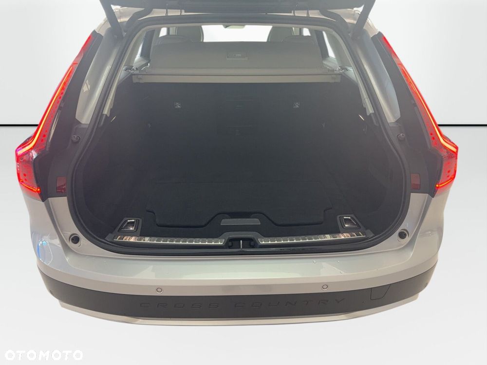 Volvo V90 Cross Country - 17