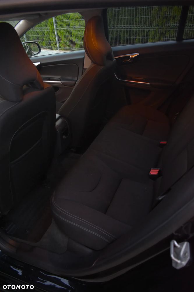 Volvo V60 D2 Momentum - 9
