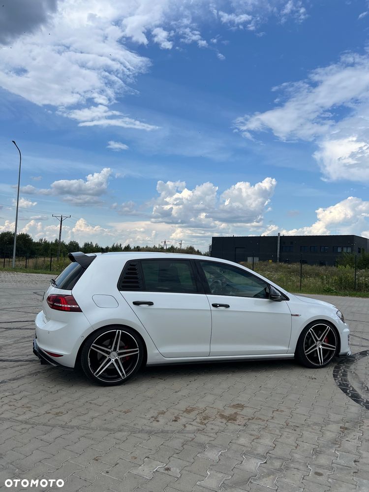 Volkswagen Golf - 5