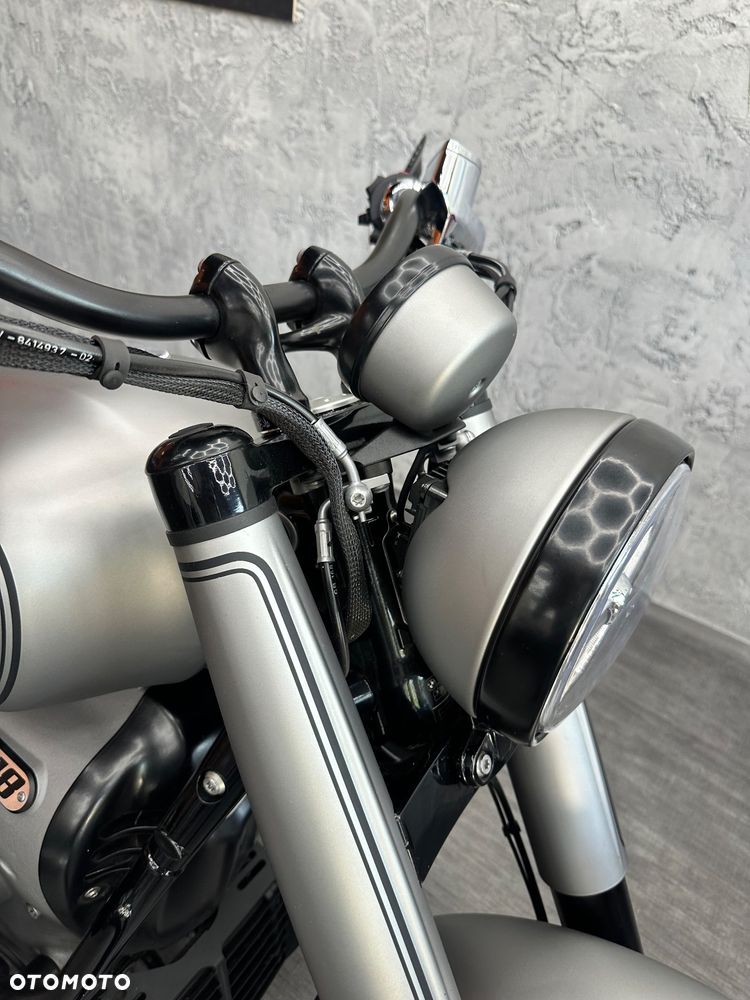 BMW R - 8
