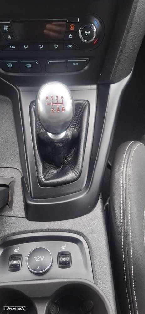 Ford Focus 2.0 EcoBoost ST c/ Pack Pele Desportiva - 14