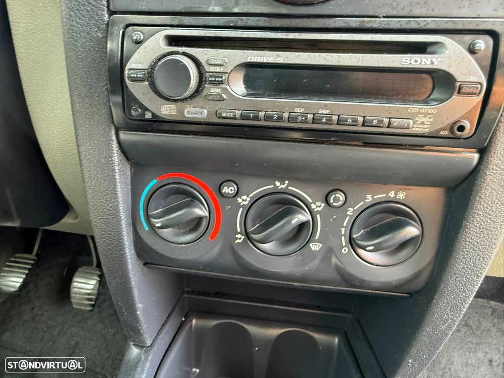 Renault Clio 1.2 16V SE Storia - 8
