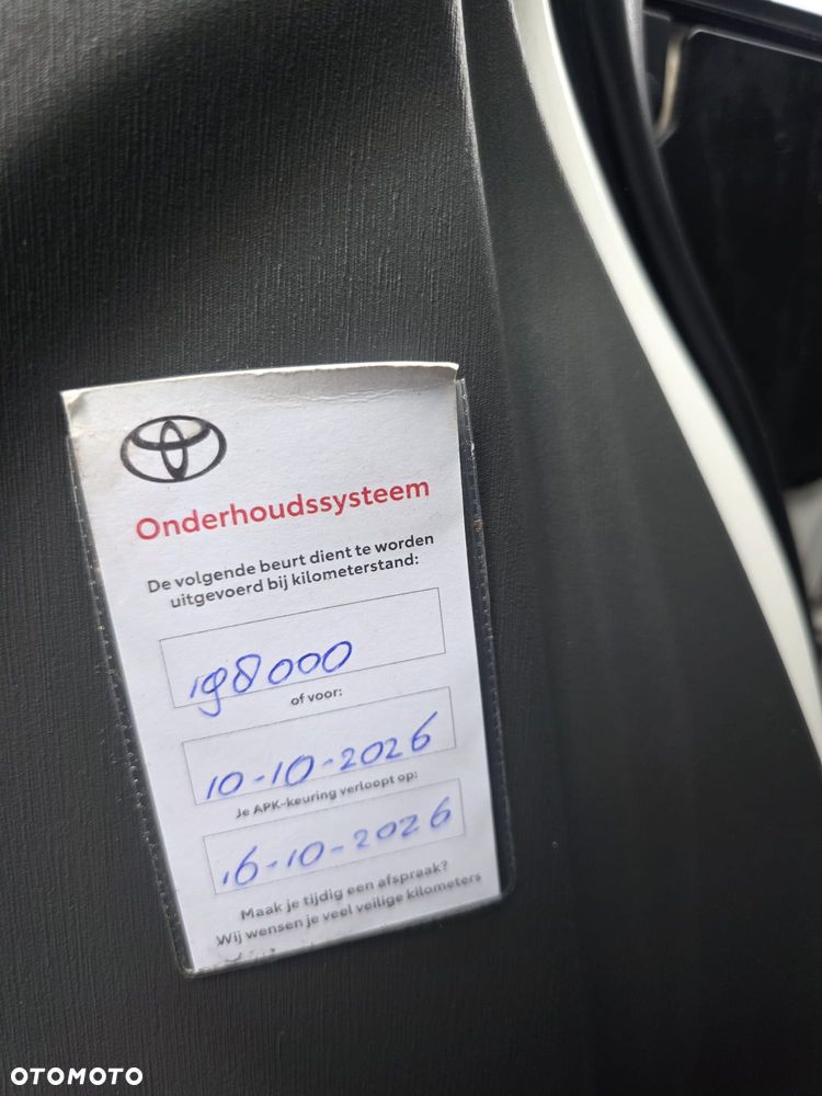 Toyota Prius (Hybrid) - 26