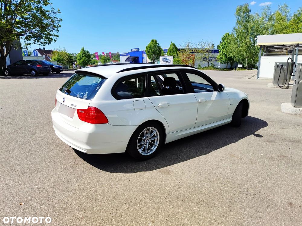 BMW Seria 3 320i - 3