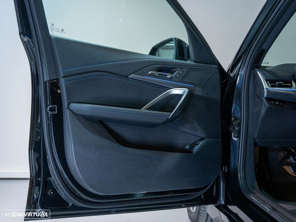 BMW iX1 eDrive20 Pack Desportivo M - 17