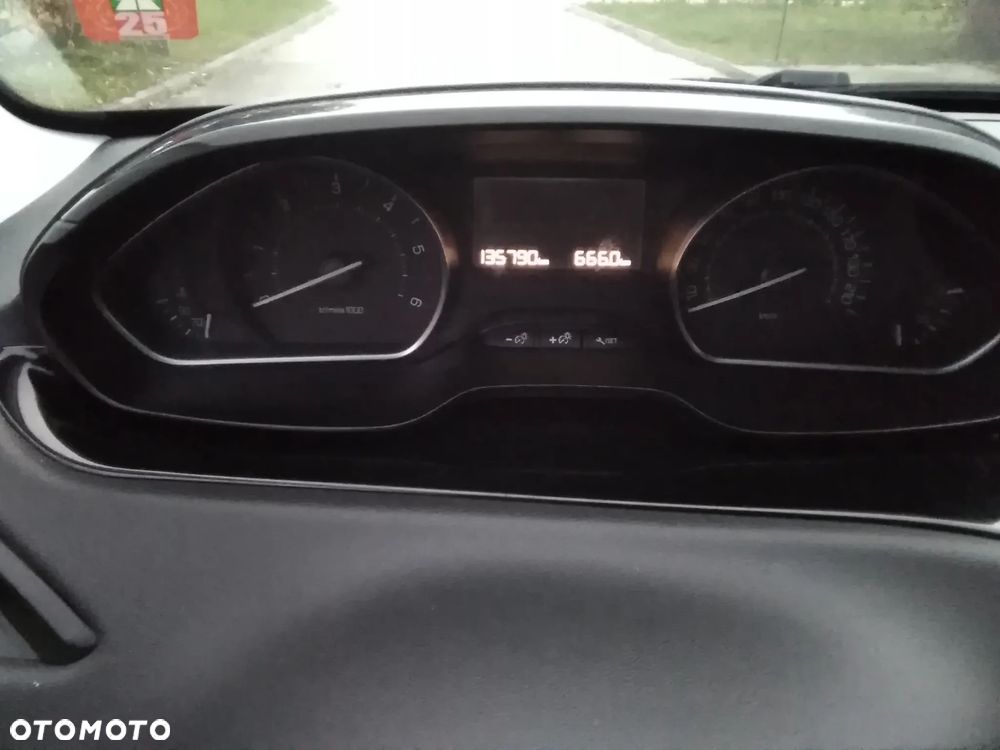 Peugeot 208 - 7