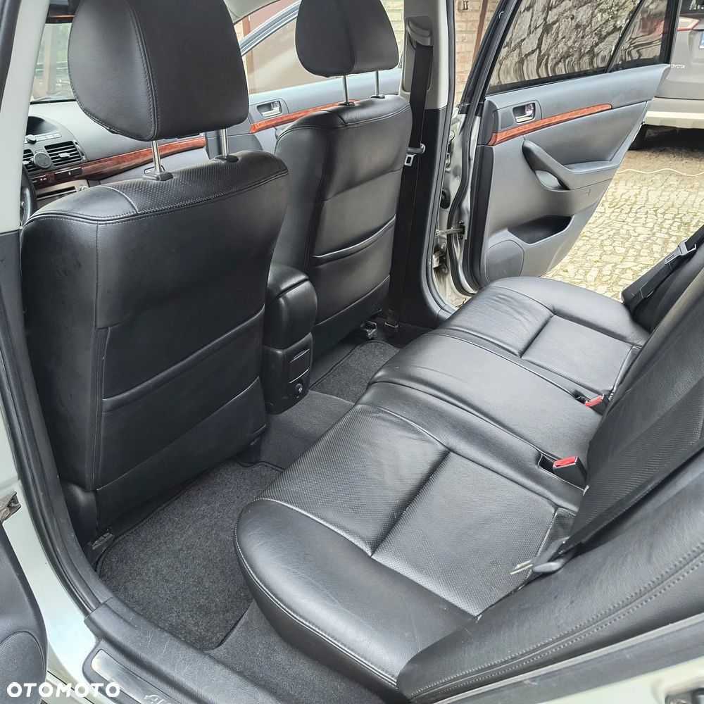 Toyota Avensis 2.2 D-4D Prestige - 8